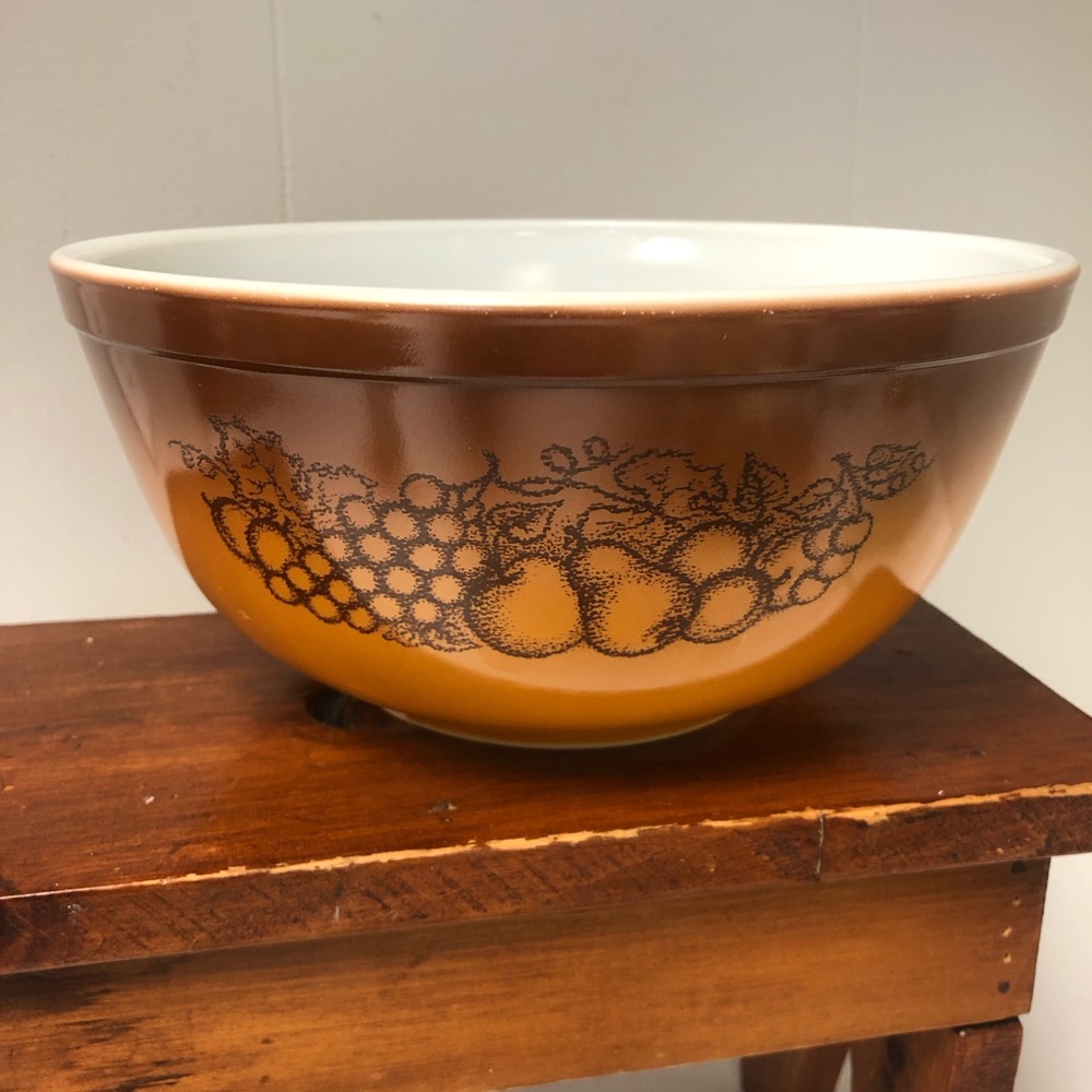 COPY - VTG Pyrex #403 “Old Orchard” 70s Mixing Bowl 2 1/2 Quart